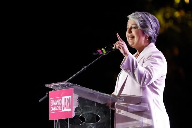 Chile's presidential candidate Jeannette Jara of the Unidad por Chile coalition speaks during her closing campaign rally in Santiago on December 10, 2025. The second round of the Chilean presidential election on December 14 will pit two candidates against each other who are diametrically opposed: Jeannette Jara, the representative of a broad left-wing coalition with modest origins, and the far-right leader Jose Antonio Kast, an ultraconservative Catholic determined to massively expel undocumented migrants. (Photo by Raul BRAVO / AFP)