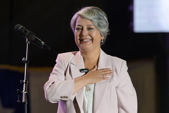 Chile's presidential candidate Jeannette Jara of the Unidad por Chile coalition gestures during her closing campaign rally in Santiago on December 10, 2025. The second round of the Chilean presidential election on December 14 will pit two candidates against each other who are diametrically opposed: Jeannette Jara, the representative of a broad left-wing coalition with modest origins, and the far-right leader Jose Antonio Kast, an ultraconservative Catholic determined to massively expel undocumented migrants. (Photo by Rodrigo ARANGUA / AFP)