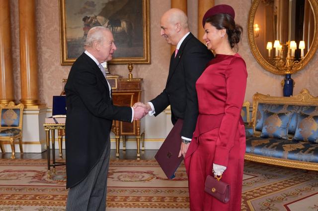 Egypt's ambassador, Ashraf Swelam (C), accompanied by his wife Jumana Shehata (R), presents his credentials to Britain's King Charles III (L) during a private audience at Buckingham Palace in London on December 11, 2025. (Photo by Yui Mok / POOL / AFP)