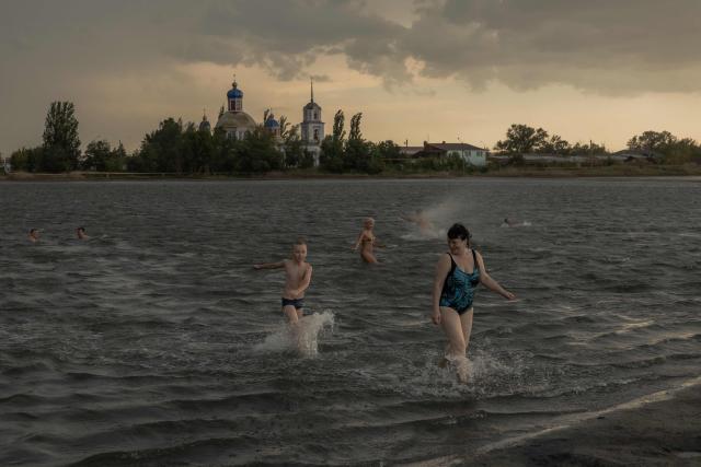 AFP PICTURES OF THE YEAR 2025

People swim in a lake on a hot summer day on the outskirts of Sloviansk, eastern Donetsk region, on July 13, 2025, amid the Russian invasion of Ukraine. (Photo by Roman PILIPEY / AFP) / AFP PICTURES OF THE YEAR 2025