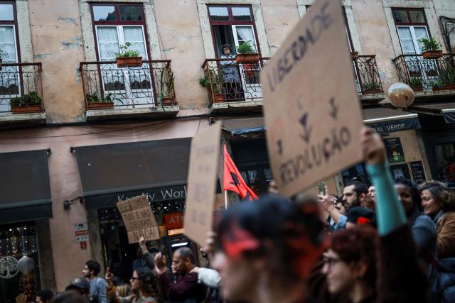 Protestors demonstrate during a general strike against a labour code reform project, called by the country's two main unions in Lisbon on December 11, 2025. Widespread disruption hit Portuguese air travel and trains, hospitals and schools as the unions called the biggest nationwide strike action for more than a decade, protesting against a draft law aiming to simplify firing procedures, extend the length of fixed-term contracts and expand the minimum services required during a strike. (Photo by PATRICIA DE MELO MOREIRA / AFP)