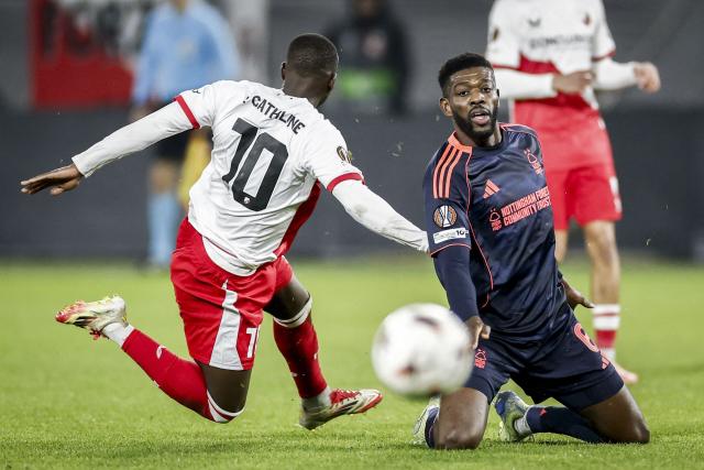 Yoann Cathline of FC Utrecht (L) fights for the ball with Ibrahim Sangaré of Nottingham Forest during the UEFA Europa League, league phase day 6, football match between FC Utrecht and Nottingham Forest, at the Galgenwaard Stadium in Utrecht on December 11, 2025. (Photo by Robin VAN LONKHUIJSEN / ANP / AFP) / Netherlands OUT