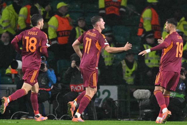 Roma's Irish forward #11 Evan Ferguson (C) celebrates scoring their third goal during the UEFA Europa League league stage football match between Celtic and Roma at Celtic Park in Glasgow on December 11, 2025. (Photo by ANDY BUCHANAN / AFP)