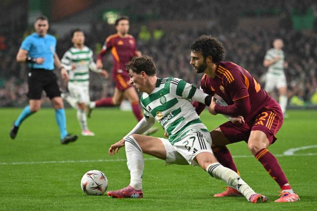 Celtic's Belgian midfielder #27 Arne Engels (C) is brought down by Roma's Spanish defender #22 Mario Hermoso (R) for Celtic to earn a penalty during the UEFA Europa League league stage football match between Celtic and Roma at Celtic Park in Glasgow on December 11, 2025. (Photo by ANDY BUCHANAN / AFP)