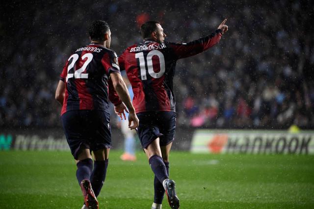 Bologna's Italian forward #10 Federico Bernardeschi celebrates scoring his team's first goal from the penalty spot during the UEFA Europa League day 6 football match between RC Celta de Vigo and Bologna FC 1909 at the Balaidos stadium in Vigo on December 11, 2025. (Photo by Miguel RIOPA / AFP)
