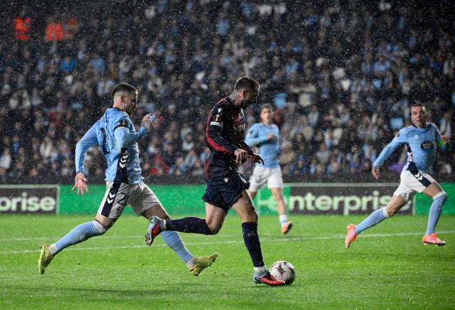 Bologna's Italian forward #10 Federico Bernardesch prepares to score his team's second goal during the UEFA Europa League day 6 football match between RC Celta de Vigo and Bologna FC 1909 at the Balaidos stadium in Vigo on December 11, 2025. (Photo by Miguel RIOPA / AFP)