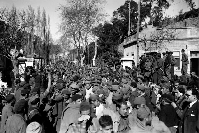 (FILES) Spanish refugees cross the border entering in France in February 1939 in Le Perthus, because of thier defeat in the civil war against the Spanish nationalists. Spain has received a surge of citizenship applications from descendants of emigrants who fled the country's 1930s civil war and Francisco Franco's dictatorship under a scheme aimed at addressing historical injustices, AFP reports on December 12, 2025. (Photo by FRANCE PRESSE VOIR / AFP)