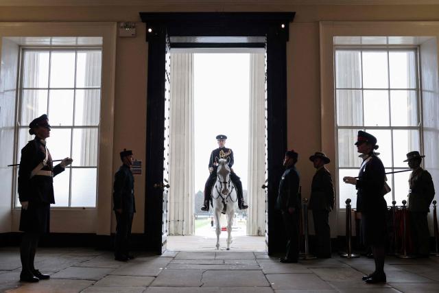 An adjutant rides "Otto" up the steps into the college during the No. 251 Sovereign’s Parade at the Royal Military Academy in Sandhurst, southwest of London on December 12, 2025. The parade marks the completion of 44 weeks of intensive training for the Officer Cadets of Commissioning Course 251. (Photo by Adrian DENNIS / AFP)
