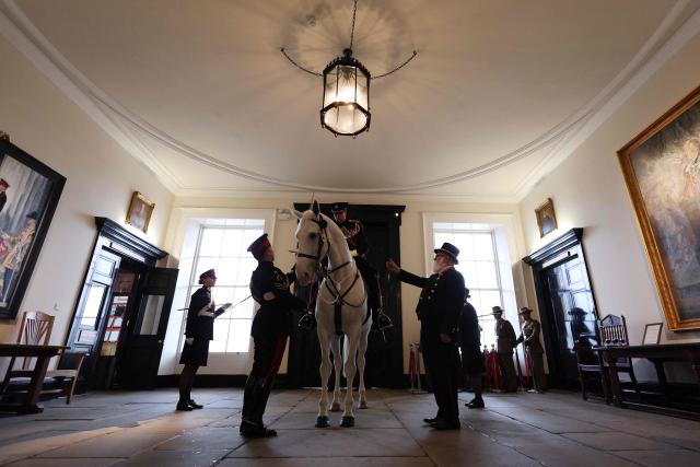 An adjutant rides "Otto" the horse into the college during the No. 251 Sovereign’s Parade at the Royal Military Academy in Sandhurst, southwest of London on December 12, 2025. The parade marks the completion of 44 weeks of intensive training for the Officer Cadets of Commissioning Course 251. (Photo by Adrian Dennis / AFP)