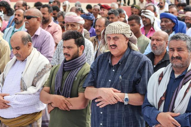 Supporters of the Southern Transitional Council (STC), a coalition of separatist groups seeking to restore the state of South Yemen, pray during a rally calling for the revival of the former independent state, in Aden on December 12, 2025. The UAE-backed Southern Transitional Council last week swept through swathes of Yemen in a near-bloodless takeover they say aimed to expel Islamists and halt smuggling for the benefit of the Iran-backed Houthis. (Photo by Saleh Al-OBEIDI / AFP)