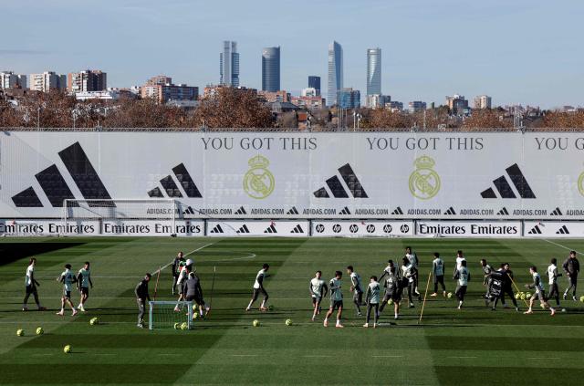 Real Madrid's players attend a training session on the eve of their La Liga football match against Deportivo Alaves at the Real Madrid Sports City of Valdebebas, near Madrid on December 13, 2025. (Photo by OSCAR DEL POZO / AFP)