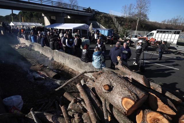 Farmers block the A64 motorway, in Carbonne, south-western France, on December 13, 2025. On December 12, 2025 French veterinarians slaughtered a herd of cows thought to be diseased after police dispersed angry farmers trying to protect them, an AFP reporter said, as an agricultural union called for nationwide protests. French farmers are unhappy with the state's management of an outbreak of nodular dermatitis -- widely known as lumpy skin disease. (Photo by Valentine CHAPUIS / AFP)