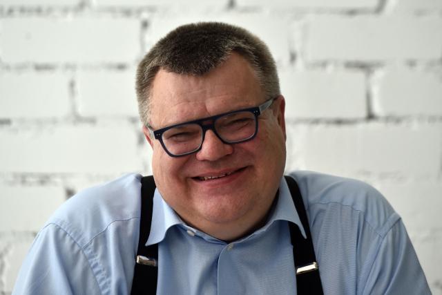 (FILES) Would-be presidential candidate Viktar Babaryka, former head of Belgazprombank, holds a press conference in Minsk on June 11, 2020. Belarus has freed 123 prisoners, including protest leaders Viktar Babaryka, Maria Kalesnikava, and Nobel Peace Prize laureate Ales Bialiatski, rights groups and state media reported on December 13, 2025, after the US envoy earlier said Washington was lifting sanctions on Belarusian potassium. (Photo by Sergei GAPON / AFP)