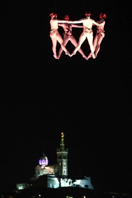 Members of the Zenit dance company perform an aerial ballet titled 'ARIA' above spectators in the old port of Marseille, southern France, during the city’s Christmas celebrations, on December 13, 2025. (Photo by Thibaud MORITZ / AFP)