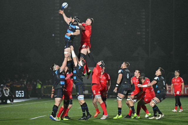 Glasgow Warriors' Scottish lock Max Williamson (up left) competes for line-out ball during the European Champions Cup rugby union pool 1 match between Glasgow Warriors and Toulouse at Scotstoun Stadium in Glasgow, Scotland on December 13, 2025. (Photo by ANDY BUCHANAN / AFP)