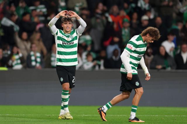 Sporting Lisbon's Uruguayan midfielder #20 Maximiliano Araujo (L) celebrates scoring his team's second goal during the Portuguese League football match between Sporting CP and AVS Futebol SAD at Jose Alvalade stadium in Lisbon on December 13, 2025. (Photo by PATRICIA DE MELO MOREIRA / AFP)