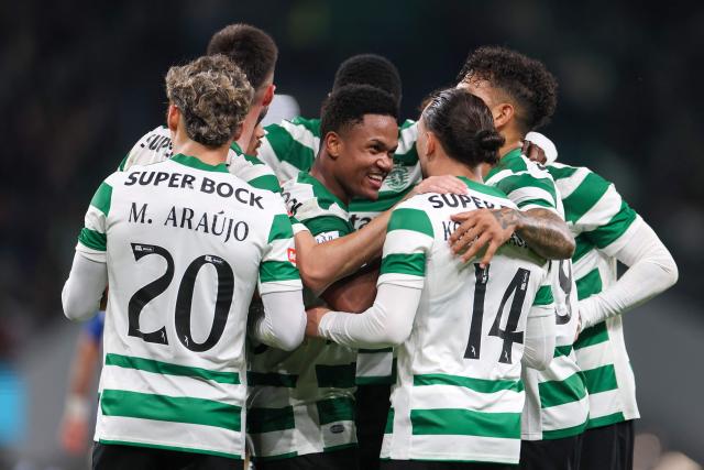 Sporting Lisbon's Mozambican forward #10 Geny Catamo (C) celebrates with teammates after scoring his team's third goal during the Portuguese League football match between Sporting CP and AVS Futebol SAD at Jose Alvalade stadium in Lisbon on December 13, 2025. (Photo by PATRICIA DE MELO MOREIRA / AFP)