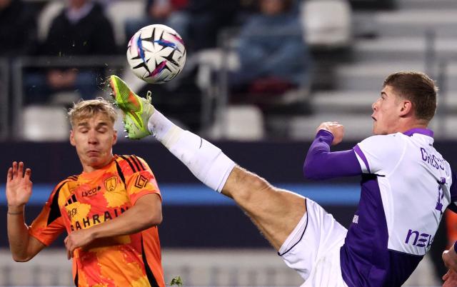 Toulouse's English defender #04 Charlie Cresswell (R) kicks the ball next to Paris FC's Finnish defender #02 Tuomas Ollila during the French L1 football match between Paris FC and Toulouse FC at the Stade Jean-Bouin in Paris on December 13, 2025. (Photo by FRANCK FIFE / AFP)