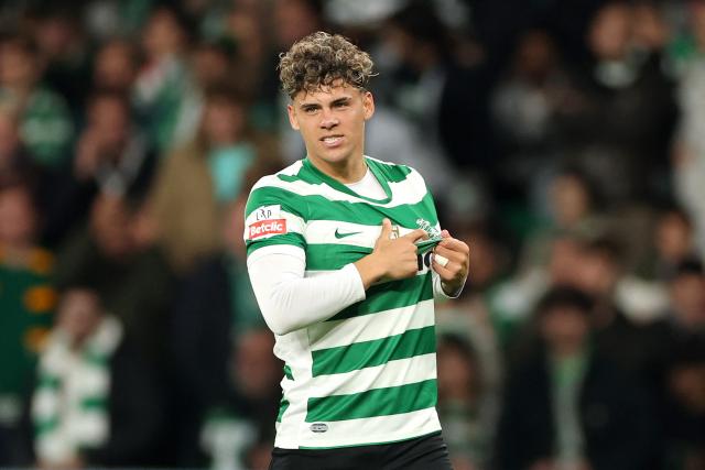 Sporting Lisbon's Uruguayan midfielder #20 Maximiliano Araujo celebrates scoring his team's fourth goal during the Portuguese League football match between Sporting CP and AVS Futebol SAD at Jose Alvalade stadium in Lisbon on December 13, 2025. (Photo by PATRICIA DE MELO MOREIRA / AFP)