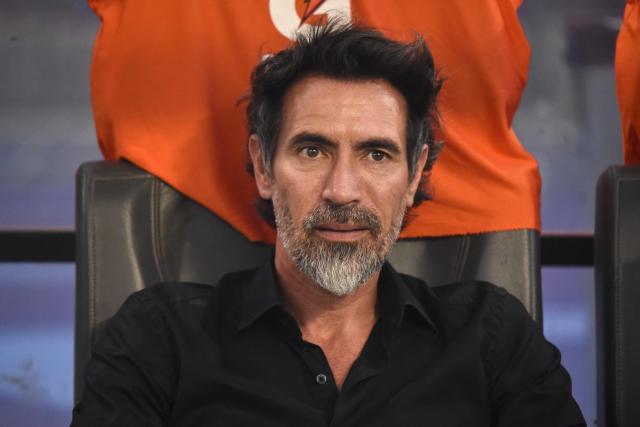 Estudiantes' head coach Eduardo Dominguez gestures ahead of the Argentine Professional Football League 2025 Clausura Tournament final match between Racing and Estudiantes at the Madre de Ciudades stadium in Santiago del Estero, Argentina on December 13, 2025. (Photo by Luis Santillan / AFP)
