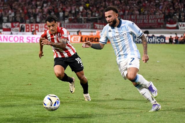 Estudiantes' Uruguayan forward #10 Tiago Palacios and Racing's Colombian forward #07 Duvan Vergara fight for the ball during the Argentine Professional Football League 2025 Clausura Tournament final match between Racing and Estudiantes at the Madre de Ciudades stadium in Santiago del Estero, Argentina on December 13, 2025. (Photo by Luis Santillan / AFP)