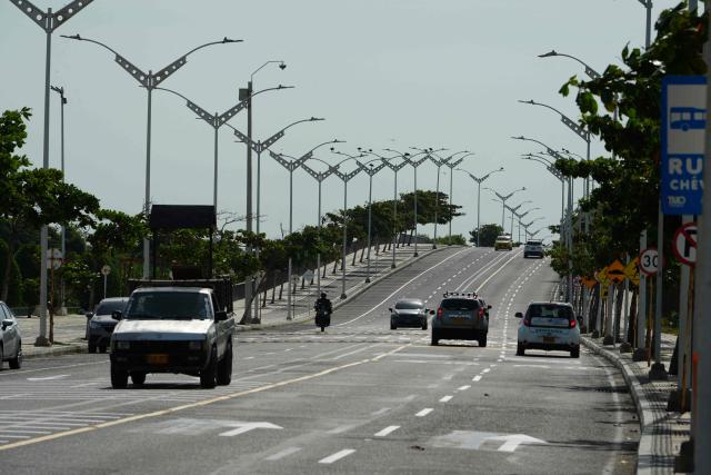 Vehicles transit on a road in Barranquilla, Atlantico Department, Colombia on December 13, 2025. Formula 1 officials recently visited Barranquilla, Colombia, with a view to creating a Grand Prix in this Caribbean city, the mayor announced on December 12, 2025. (Photo by Vanessa ROMERO / AFP)
