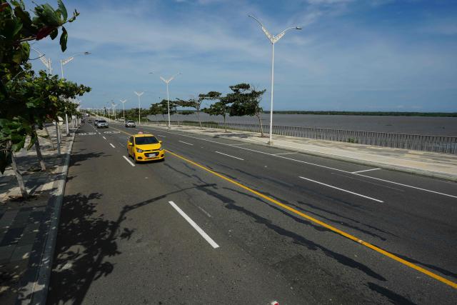 Vehicles transit on a road in Barranquilla, Atlantico Department, Colombia on December 13, 2025. Formula 1 officials recently visited Barranquilla, Colombia, with a view to creating a Grand Prix in this Caribbean city, the mayor announced on December 12, 2025. (Photo by Vanessa ROMERO / AFP)