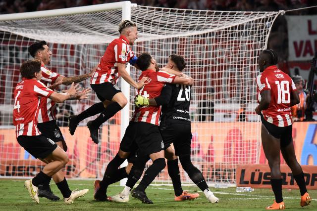 TOPSHOT - Estudiantes' Uruguayan goalkeeper #28 Fernando Muslera celebrate with teammates after winning the penalty shootout of the Argentine Professional Football League 2025 Clausura Tournament final match between Racing and Estudiantes at the Madre de Ciudades stadium in Santiago del Estero, Argentina on December 13, 2025. (Photo by Luis Santillan / AFP)
