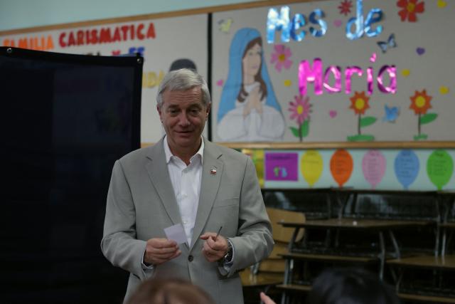 Chile's presidential candidate Jose Antonio Kast, of the Partido Republicano party, prepares to cast his ballot during the presidential runoff election in Paine, south of Santiago, on December 14, 2025. Chileans head to the polls for a presidential runoff between Jeannette Jara, a communist backed by a broad left coalition, and Jose Antonio Kast, a devout far-right politico promising a hard line on security and migration. (Photo by Javier TORRES / AFP)