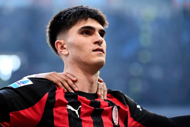 AC Milan's Italian defender #33 Davide Bartesaghi celebrates after scoring his team second goal during the Italian Serie A football match between AC Milan and Sassuolo at the San Siro Stadium in Milan, Italy on December 14, 2025 (Photo by Piero CRUCIATTI / AFP)