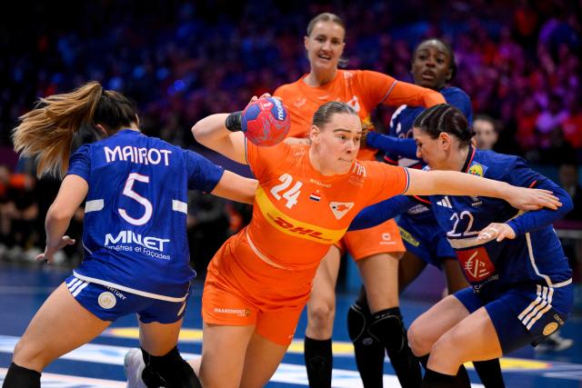 Netherlands' Pivot #24 Romee Maarschalkerweerd controls the ball during the IHF Women's Handball World Championship match for 3rd place between the Netherlands and France at the Rotterdam Ahoy Arena, in Rotterdam on December 14, 2025. (Photo by JOHN THYS / AFP)