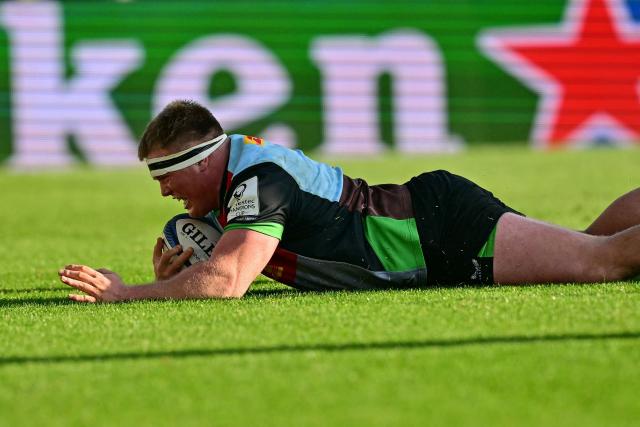Harlequins' English prop Fin Baxter dives over the line to score their third try during the European Rugby Champions Cup fourth round, pool 3, rugby union match between Harlequins and Bayonne at Twickenham Stoop Stadium in west London on December 14, 2025. (Photo by Ben STANSALL / AFP)