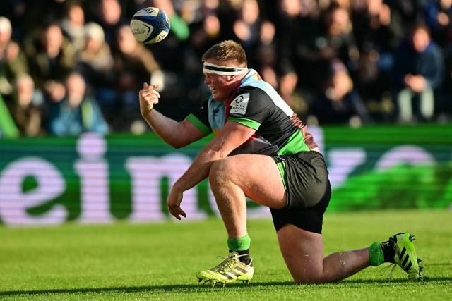 Harlequins' English prop Fin Baxter reacts after scoring their third try during the European Rugby Champions Cup fourth round, pool 3, rugby union match between Harlequins and Bayonne at Twickenham Stoop Stadium in west London on December 14, 2025. (Photo by Ben STANSALL / AFP)