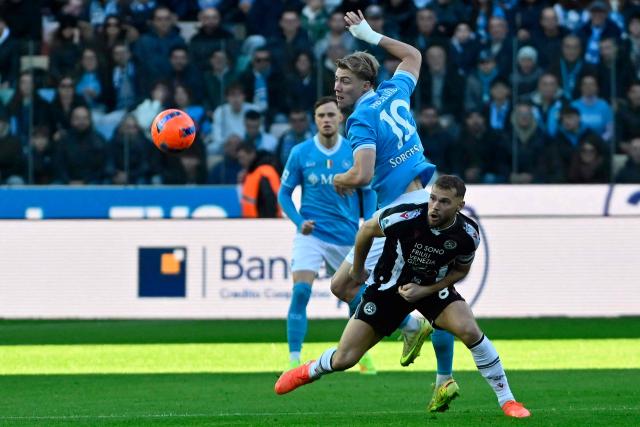 Napoli's Danish forward #19 Rasmus Hojlund fights for the ball with Udinese's Swedish midfielder #08 Jesper Karlstrom during the Italian Serie A football match between Udinese and Napoli at the Friuli stadium in Udine on December 14, 2025. (Photo by ANDREA PATTARO / AFP)
