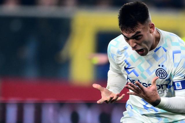 Inter Milan’s Argentine forward #10 Lautaro Martнnez celebrates after scoring a goal during the Italian Serie A football match between Genoa and Inter Milan at Luigi Ferraris Stadium in Genoa on December 14, 2025. (Photo by MARCO BERTORELLO / AFP)