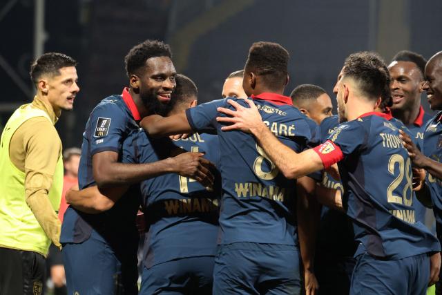 Lens' French forward #11 Odsonne Edouard (2L) celebrates with teammates after scoring his team second goal during the French L1 football match between RC Lens and OGC Nice at the Stade Bollaert-Delelis in Lens, northern France, on December 14, 2025. (Photo by Francois LO PRESTI / AFP)
