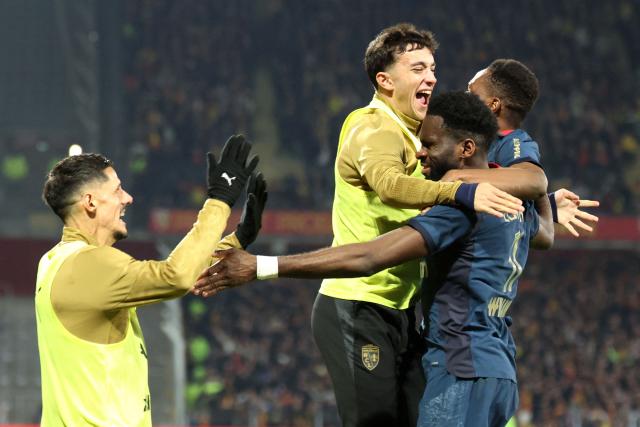 Lens' French forward #11 Odsonne Edouard (2R) celebrates with teammates after scoring his team second goal during the French L1 football match between RC Lens and OGC Nice at the Stade Bollaert-Delelis in Lens, northern France, on December 14, 2025. (Photo by Francois LO PRESTI / AFP)