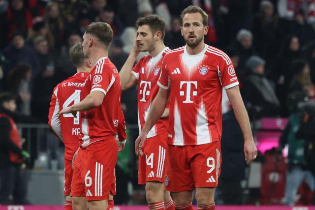 Bayern Munich's English forward #09 Harry Kane (R) and his teammates react after the German first division Bundesliga football match between FC Bayern Munich and Mainz 05 in Munich, southern Germany on December 14, 2025. (Photo by Karl-Josef HILDENBRAND / AFP) / DFL REGULATIONS PROHIBIT ANY USE OF PHOTOGRAPHS AS IMAGE SEQUENCES AND/OR QUASI-VIDEO