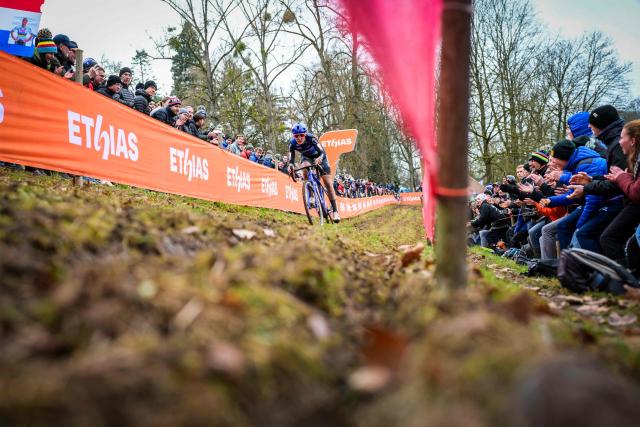 Dutch rider Lucinda Brand competes during the women's elite race of the Cyclocross World Cup, stage 4 (out of 12) in the World Cup of the 2026-2027 season, in Namur, on December 2025. (Photo by DAVID PINTENS / Belga / AFP) / Belgium OUT