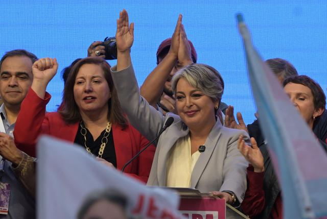 Chile's presidential candidate Jeannette Jara, of the Unidad por Chile coalition, gives a speech after conceding defeat in the presidential runoff election in Santiago on December 14, 2025. Chilean voters elected Jose Antonio Kast, the most right-wing president in 35 years of democracy, with a thumping 58 percent of votes and his rival Jeannette Jara conceding defeat, according to official results on December 14, 2025. (Photo by Rodrigo ARANGUA / AFP)