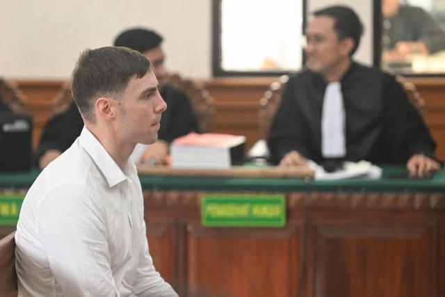 Australian suspect Darcy Francesco Jenson attends a hearing as part of a trial at a courtroom in Denpasar on Indonesia's resort island of Bali on December 15, 2025. The trial of three Australians accused of plotting the murder of a compatriot at a villa in Bali continues, with all facing the death penalty. (Photo by SONNY TUMBELAKA / AFP)