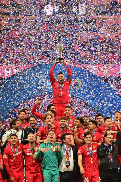 Toluca's forward #09 Alexis Vega lifts the trophy next to teammates after winning the Liga MX Apertura final second leg football match between Toluca and Tigres at the Nemesio Diez stadium in Toluca, Mexico on December 14, 2025. (Photo by Mario Vazquez / AFP)