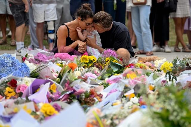 Mourners pay a floral tribute to Bondi Beach shooting victims at the Bondi Pavillion in Sydney on December 15, 2025. A father-and-son team toting long-barrelled guns shot and killed 15 people including a 10-year-old girl at Sydney's Bondi Beach on December 14, with authorities labelling it an antisemitic terrorist attack on a Jewish festival. (Photo by Saeed KHAN / AFP)