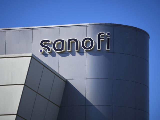 (FILES) This photo shows logo of the Sanofi laboratory in Tours on March 18, 2025. Shares of pharmaceutical giant Sanofi fell more than 5% on the Paris stock exchange after the company said it expects a delay in the U.S. regulatory decision to authorize a treatment for multiple sclerosis, on December 15, 2025. (Photo by GUILLAUME SOUVANT / AFP)