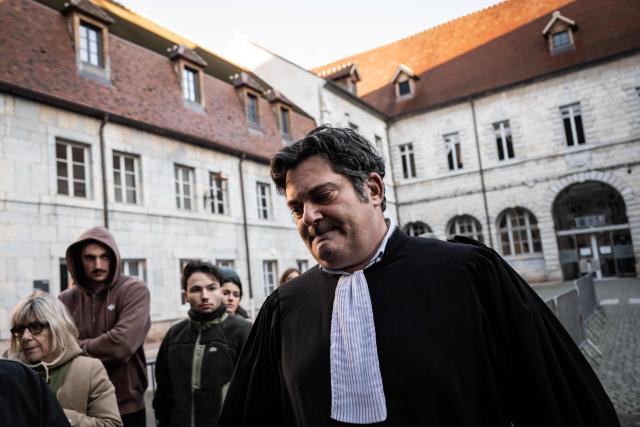 French lawyer Randall Schwerdorffer, who will present from today onwards the defense's closing arguments, arrives at Besancon's courthouse during a break in Besancon, eastern France, on December 15, 2025. Frederic Pechier, 53, is accused of intentionally poisoning 30 patients, 12 of whom died, in an alleged attempt to show off his resuscitation skills and discredit co-workers. (Photo by ARNAUD FINISTRE / AFP)