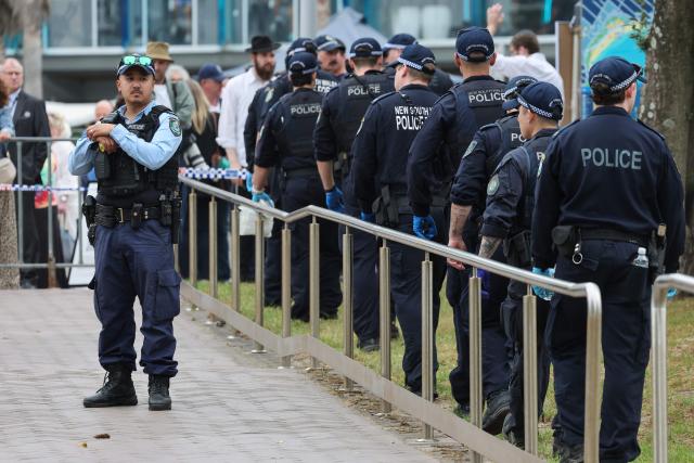The police search for evidence around the area where the Bondi Beach shooting took place in Sydney on December 16, 2025. Australia's leaders have agreed to toughen gun laws after attackers killed 15 people at a Jewish festival on Bondi Beach, the worst mass shooting in decades decried as antisemitic "terrorism" by authorities. (Photo by DAVID GRAY / AFP)