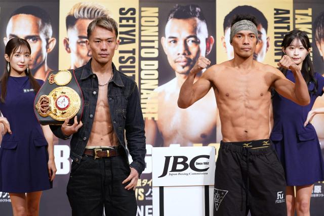 Japan's Seiya Tsutsumi (front, L) and Philippines' Nonito Donaire (front, R) pose for photos at an official weigh-in in Tokyo on December 16, 2025, ahead of their WBA Bantamweight title match on December 17 at Tokyo's Kokugikan. (Photo by Kazuhiro NOGI / AFP)