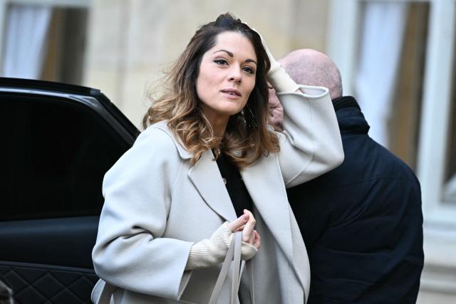 France's Government Spokesperson Maud Bregeon arrives at the Hotel Matignon prior to a meeting with Prime Minister, government ministers and prefects on agricultural policy in Paris on December 16, 2025. The Prime Minister is expected to hold a meeting on agriculture at the Hotel Matignon on December 16, 2025, as farmers criticize the government's handling of lumpy skin disease dermatose nodulaire contagieuse) affecting livestock and oppose the signing of a free trade agreement with Mercosur. (Photo by Blanca CRUZ / AFP)