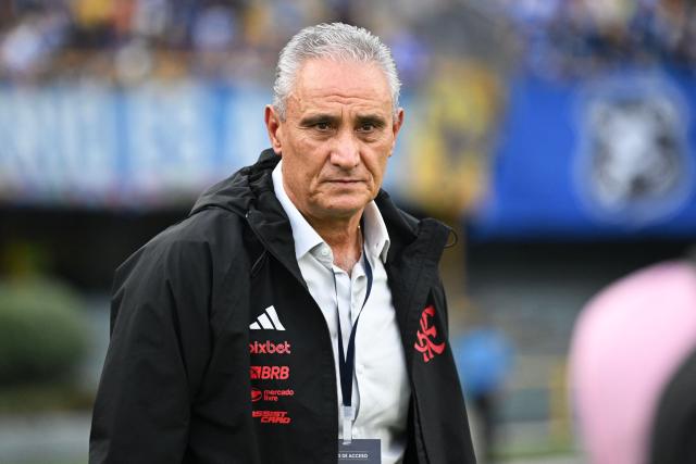 (FILES) Flamengo's head coach Tite looks on during the Copa Libertadores group stage first leg football match between Colombia's Millonarios and Brazil's Flamengo at the Nemesio Camacho "El Campin" stadium in Bogota on April 2, 2024. Cruzeiro announced Tite, former coach of the Brazilian national team, as its new head coach, on December 16, 2025, with a contract until the end of 2026. (Photo by RAUL ARBOLEDA / AFP)