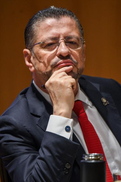 (FILES) Costa Rica's President Rodrigo Chaves appears before the Special Commission for the Lifting of Immunity of Members of the Legislative Assembly, in San Jose on November 14, 2025. Rodrigo Chaves faces Congress on December 16, 2025, over the possibility of losing his immunity, a step toward possible removal for allegedly influencing the 2026 election campaign. (Photo by EZEQUIEL BECERRA / AFP)